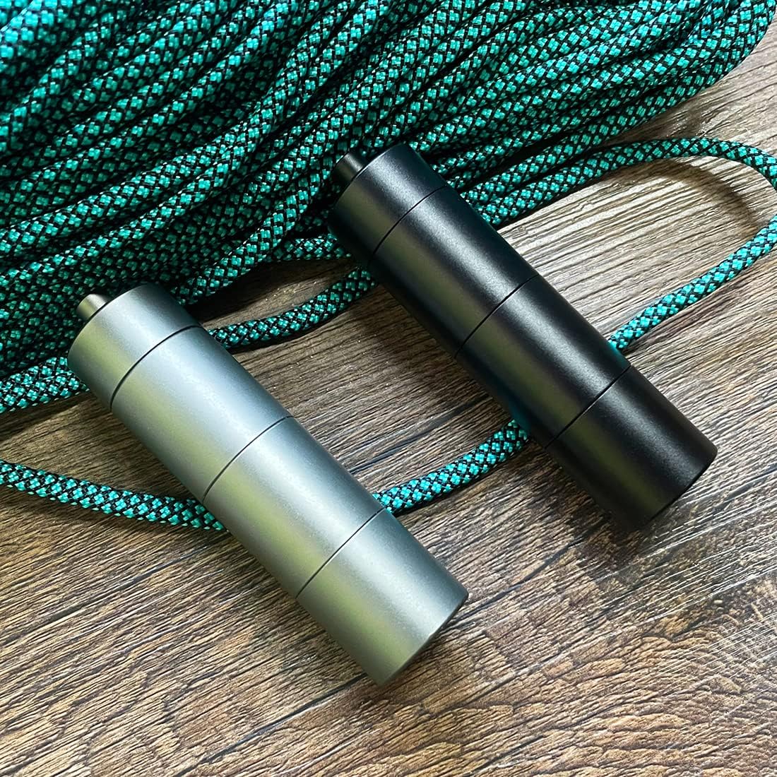 Portable Keychain Pill Case Holder, EFFIET 3 Compartments Metal Pocket Emergency Pill Container Box for Daily Supplyment (Black+Matt Finished)