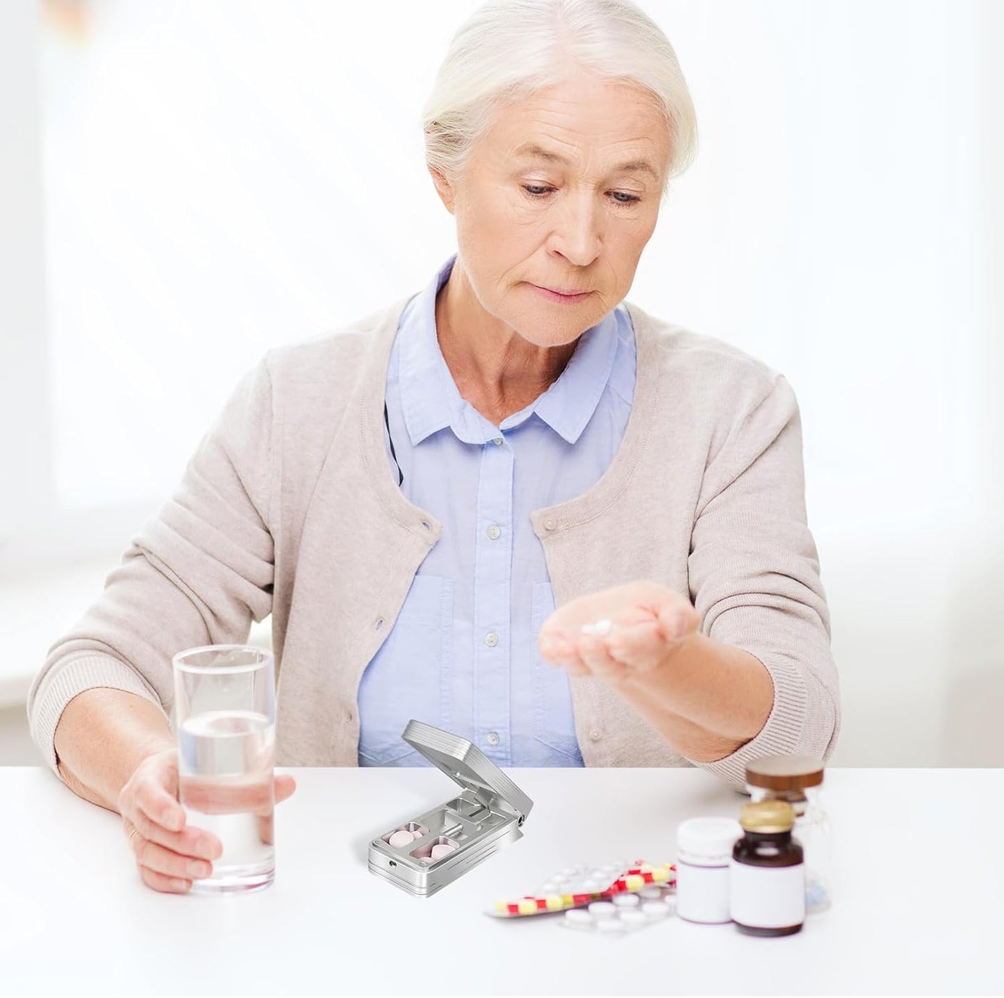 Pill Cutter for Small and Tiny Pills, Professional Aluminum Pill Splitter with Auto Centering Device and 2 Replaceable Stainless Steel Blades, Portable Pill Splitter with PU Case (Silver)