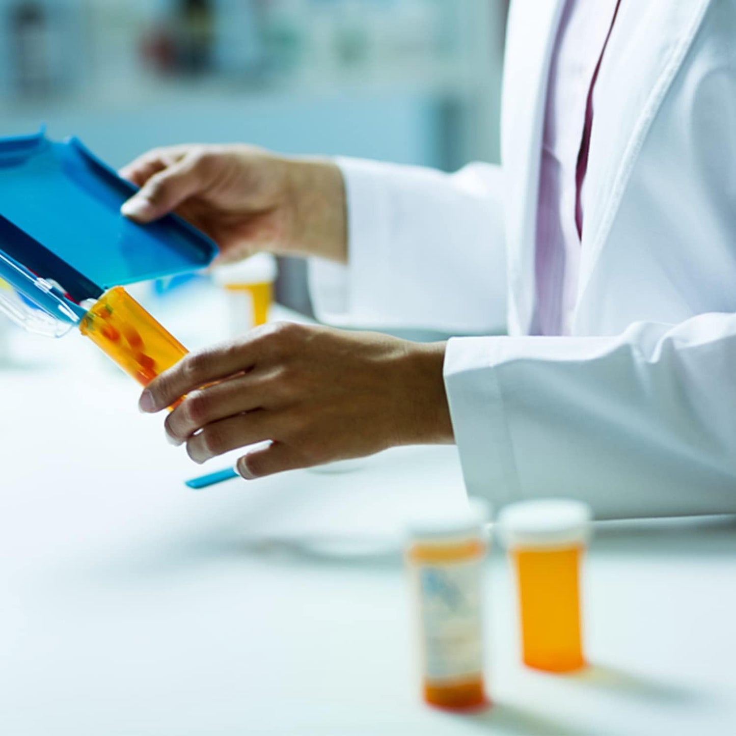 Empty Plastic Pill Bottles with Easy Open Snap Caps (Not Child Resistant), Prescription Medication Vials, Clear Containers, Pill Cases Dispenser Organizers (13 Dram, 12pcs)