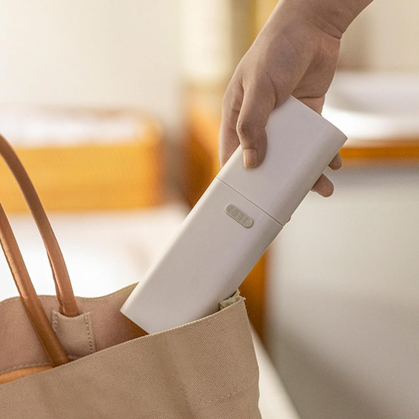 Compact Small White Travel Toothbrush Holder Case with Ventilation Hole, Portable Travel Toothbrush Cup with Cover, Storage Container for School Camping Business Trip Bathroom