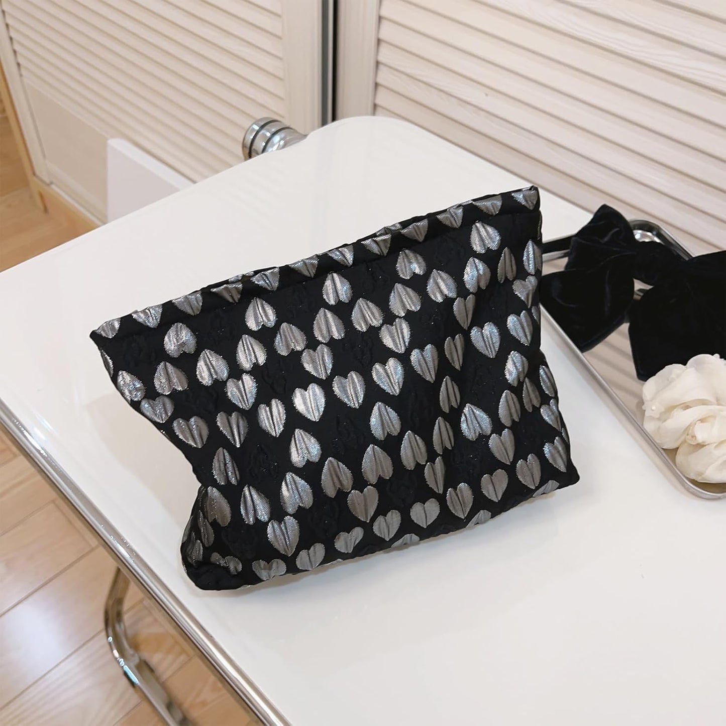 Wudygirl Cute Makeup Bag Cosmetic Bag Travel Cosmetic Pouch for Women Aesthetic Canvas Make up Organizer with Zipper Large Capacity Handbag Pencil Pouch (Black Heart)