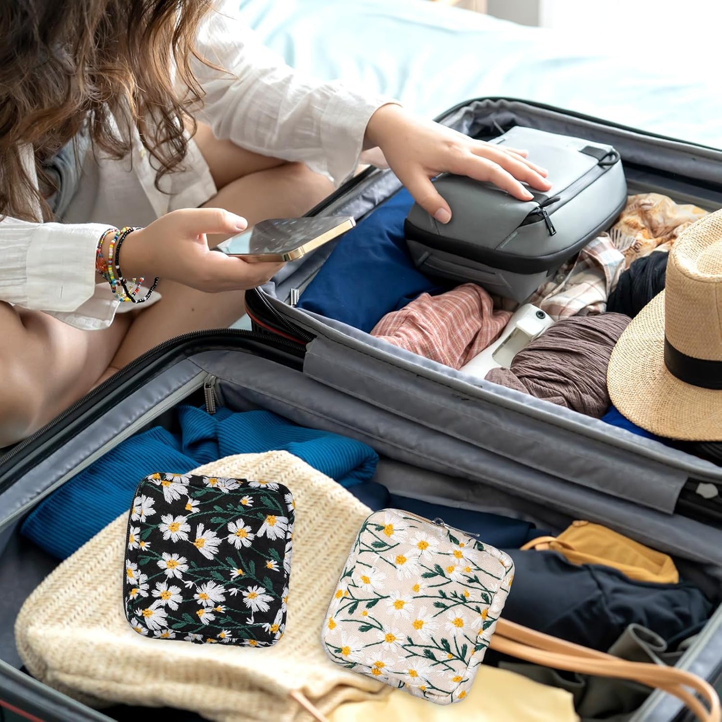 2 Pcs Sanitary Napkin Storage Bag, Daisy Embroidery Period Bag, Soft Tampon Holder, Portable Period Pouch First Period Kit for Women Teen Girls 9-12