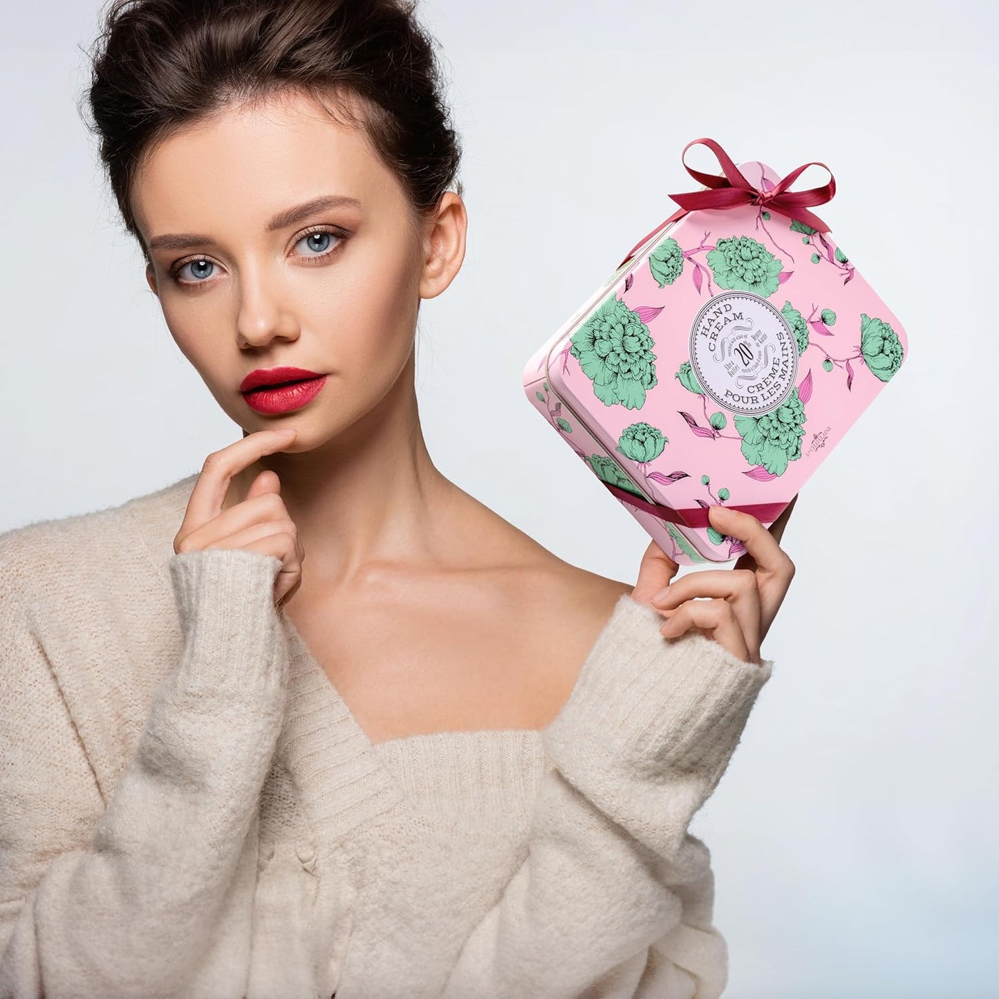 La Chatelaine Rose Hand Cream Trio Tin Gift Set, Ready-To-Gift Tin, Nautral, Made in France with 20% Organic Shea Butter, Nourishing and Moisturizing (Cherry Almond, Pear, Oud Rose)