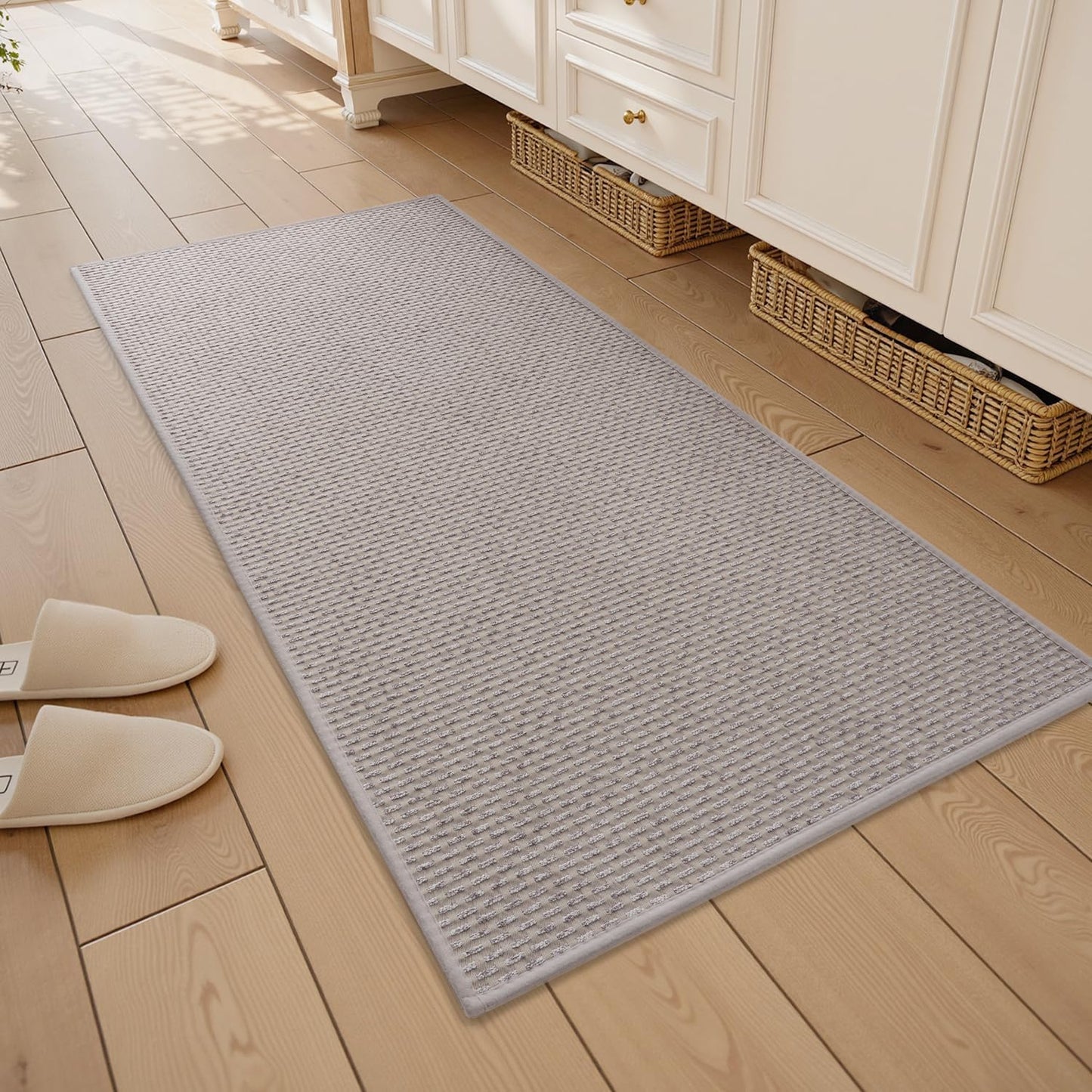 RESARE Non Slip Bathroom Runner - Machine Washable Bath Rugs, Super Absorbent Bath Mat Quick Dry Bath Runner, Bath Mat Ultra Soft Rugs for Bathroom Floor, 24"x47" Light Grey